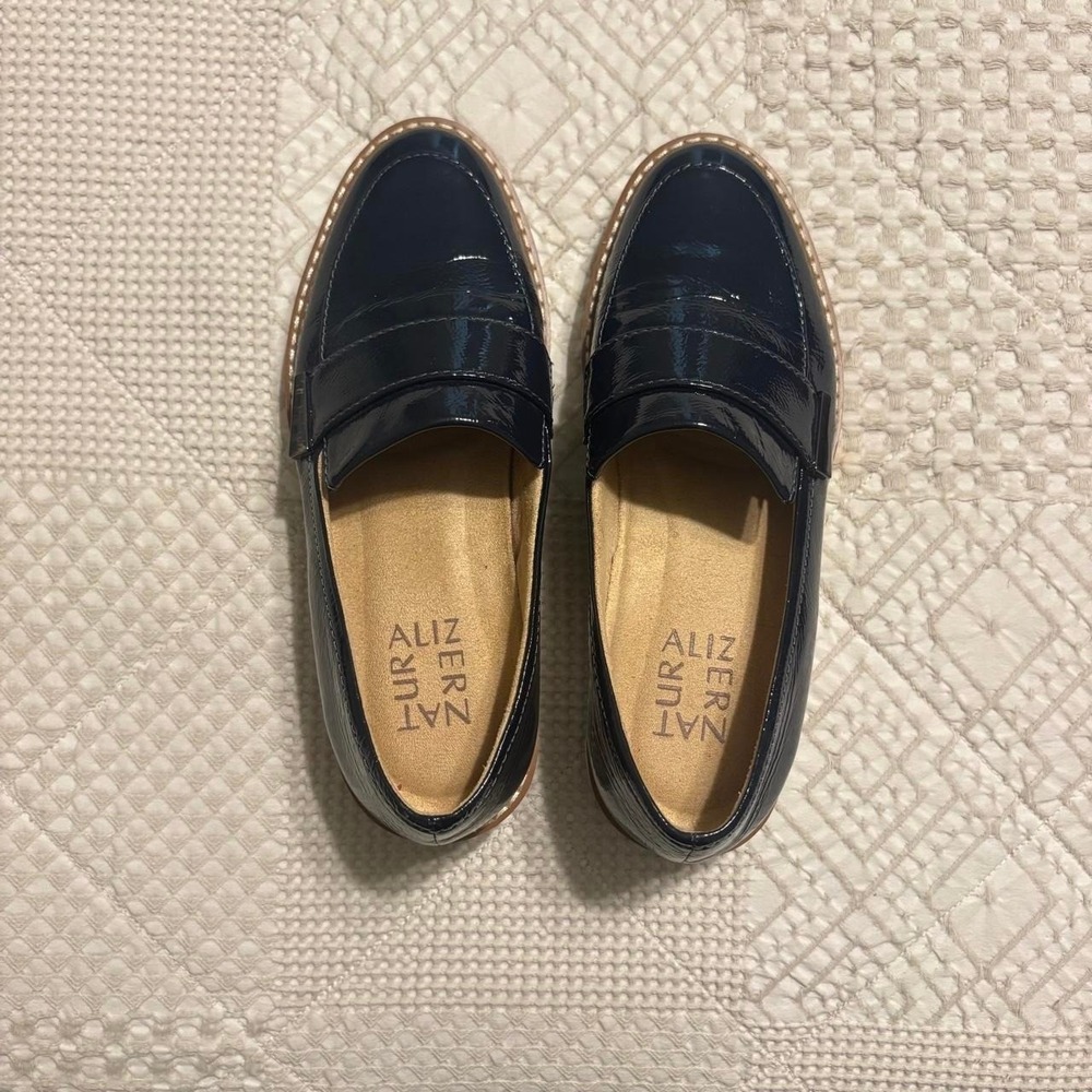 Naturalizer Navy blue loafers with thick white sole